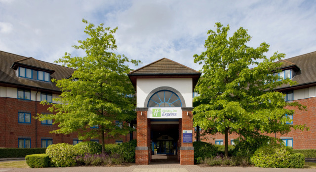 Holiday Inn Express Birmingham Airport NEC by IHG, Забронировать Отель Отели Уорикшир с парковкой, Парковка