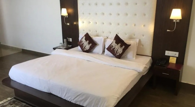Kamal Residency, Забронировать Отель Отели Надди с бассейном, Бассейн