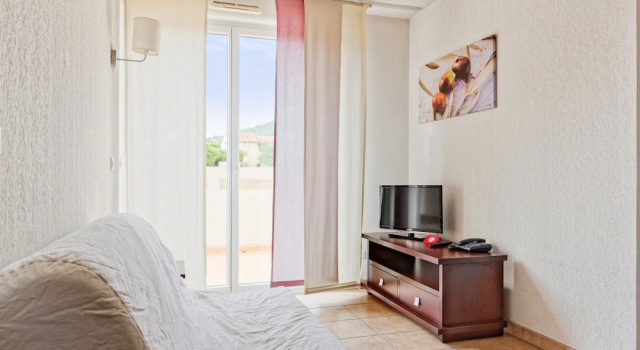 Апартаменты Comfort Aparthotel Six-Fours