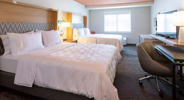 Четырёхместный номер Standard Holiday Inn Marquette by IHG