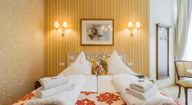 Arbio I Parlamento Rooms near Schonhauser Allee, Book Guesthouse Guest Houses in Berlin, Guesthouse