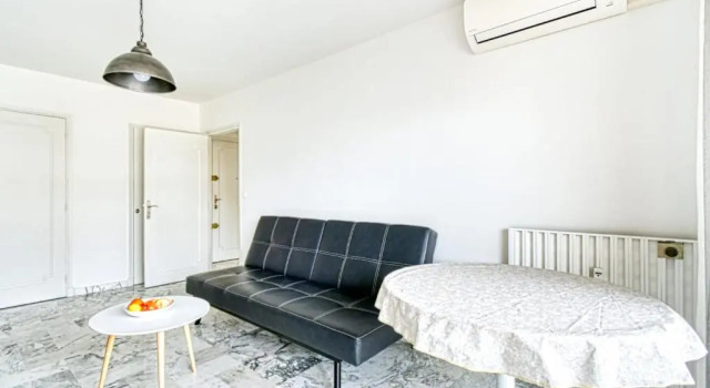Bright Apartment near Croisette with terrace and parking by GuestReady