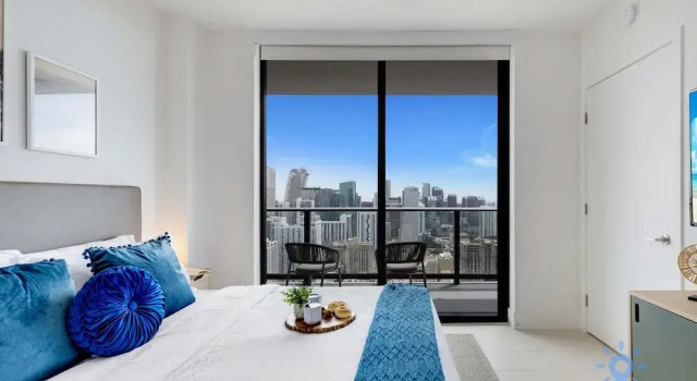 Chic Downtown 1-br w City Views Gym Pool, Book Hotel Miami Beach Miami Beach