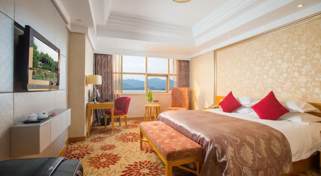 Двухместный номер Business с видом на озеро Huachen International Hotel
