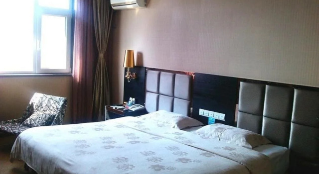 Hualian Plaza Hotel, Prenota Hotel Hotel a Shandong con parcheggio, Parcheggio