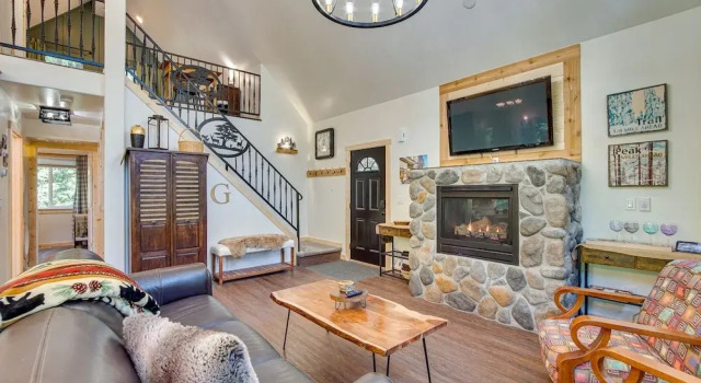 Коттедж Unwind in Cle Elum: Hot Tub & Cozy Fireplace!