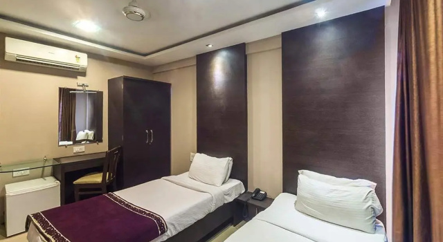 OYO 13414 Hotel Ambrosia