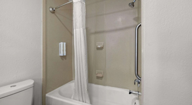 Четырёхместный номер Premium Clarion Pointe Lakeland I-4