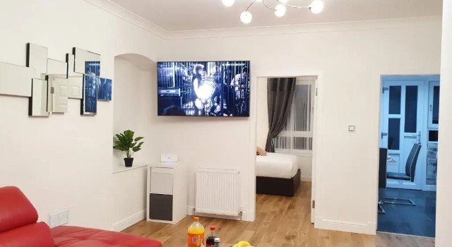 Апартаменты Glasgow Comfortable and Modern 3 Bedroom Mid Terraced Villa