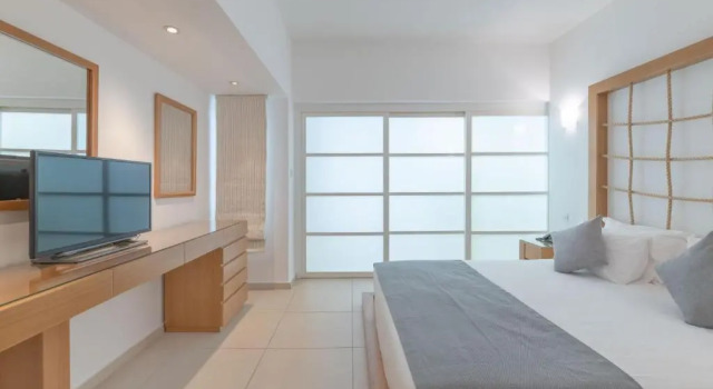 Люкс Grand Napa Mermaid Hotel & Suites