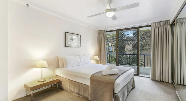 Апартаменты с 2 комнатами с балконом и с видом на сад Surfers Century Oceanside Apartments