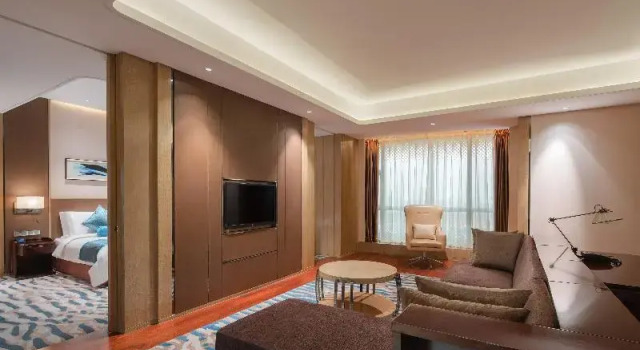 Люкс Crowne Plaza Dalian Sports Center by IHG