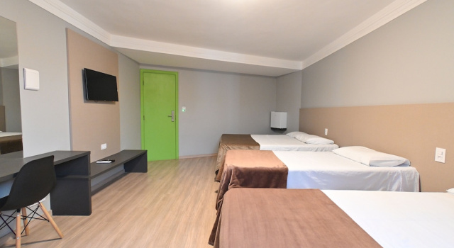 Четырёхместный номер Comfort Hotel PrimeInn Excelente Custo Benefício e Taxas de Estacionamento Isentas