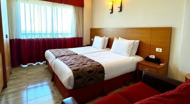 Standardowy rodzinny pokój 2 sypialnie i balkonem i z widokiem na morze Victory Byblos Hotel & Spa