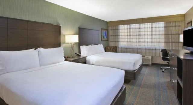 Четырёхместный номер Standard Holiday Inn Columbus Dwtn-Capitol Square by IHG