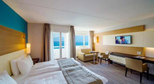 Двухместный номер Privilege с балконом и с видом на озеро Hotel Mona