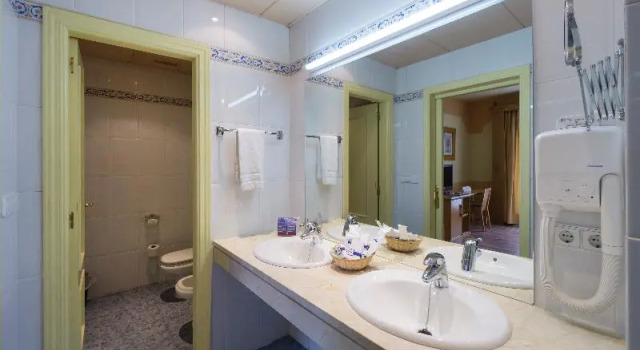 Двухместный номер Standard с балконом Hotel Fuente Las Piedras