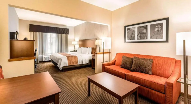 Люкс Quality Inn & Suites University Fort Collins