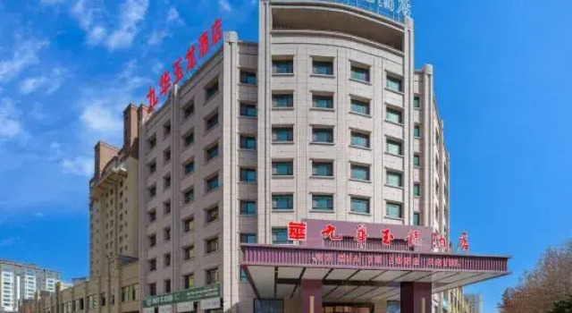 Jiuhua Yulong Hotel, Prenota Hotel Hotel a Xinjiang con parcheggio, Parcheggio