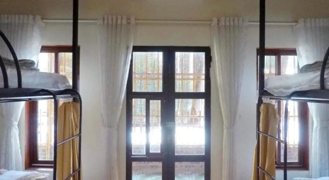 Кровать в общем номере Tam Coc Moonlight Bungalow