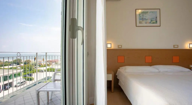 Четырёхместный номер Standard с видом на море Hotel Ridolfi