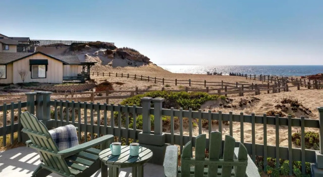 Номер Deluxe oceanfront Sanctuary Beach Resort