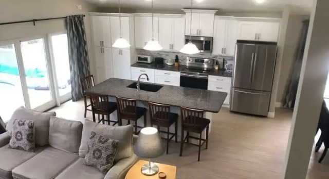 Коттедж Beautiful Remodeled Private Pool Home