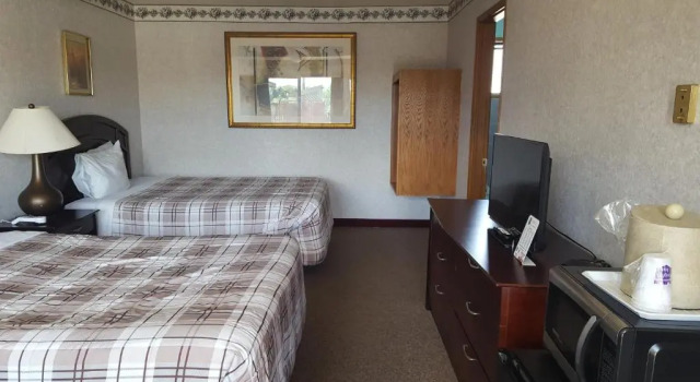 Четырёхместный номер Standard Richland Inn and Suites