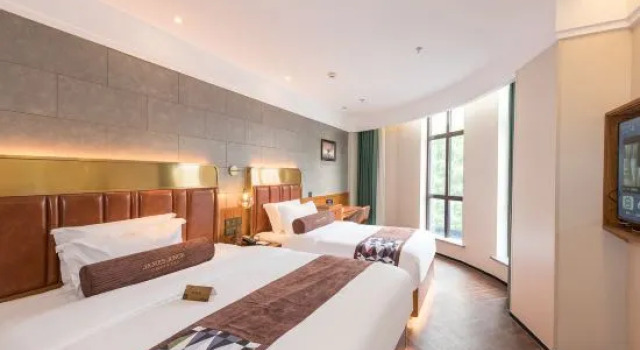 Люкс Deluxe James Joyce Coffetel Hotel (Chaoyang High-speed Railway Station Qingnian Road Subway Station)