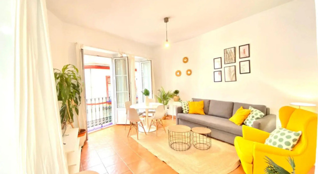 Comfortable studio old town, parking optional, Забронировать Отель Старый город Севилья