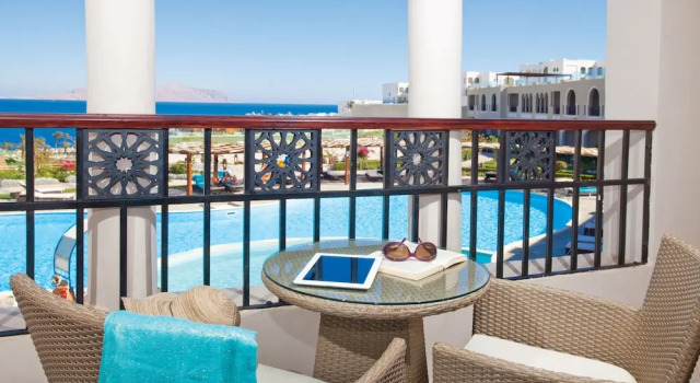 Люкс Posh Club Executive с видом на море Sunrise Arabian Beach Resort