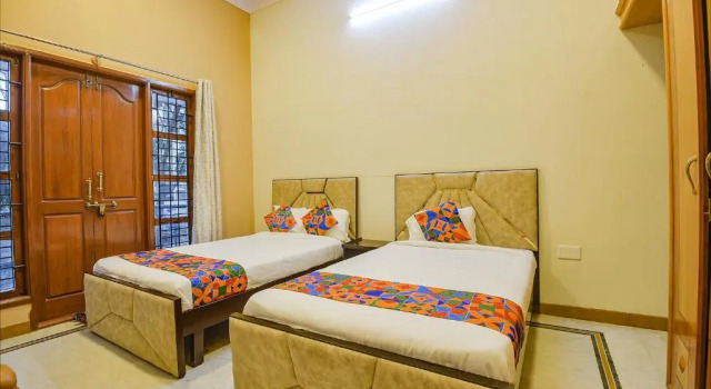 Fabexpress Ravikeerthis Service Apartment