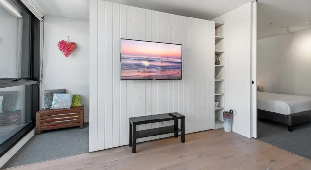 Sleek South Melbourne Pad, 1-bed by Albert Park, Book Apartment South Melbourne Melbourne, near Royal Botanic Gardens Melbourne
