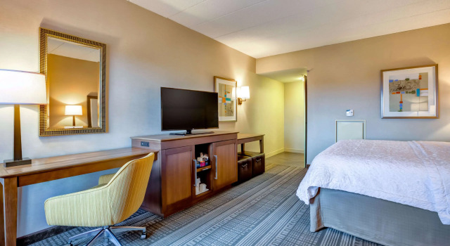 Hampton Inn Boston-Norwood, Varaa Hotelli Hotellit New England uima-altaalla, Uima-allas