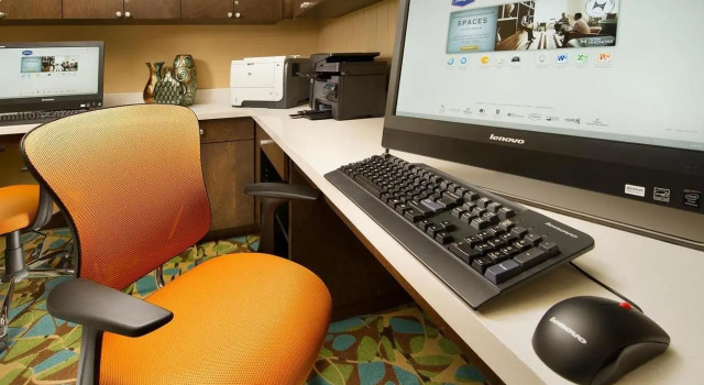 Кровать в общем номере Hampton Inn Lake Charles