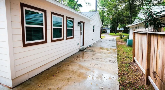 5Bdrm 3.5Bath 12Beds - HOME BIG AS TEXAS