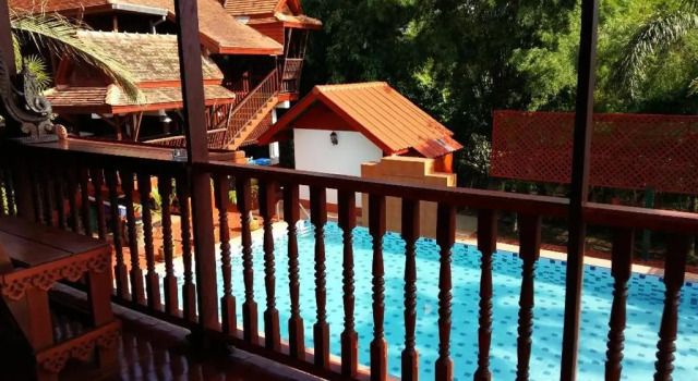 Двухместный номер Deluxe с балконом Golden Teak Home Resort