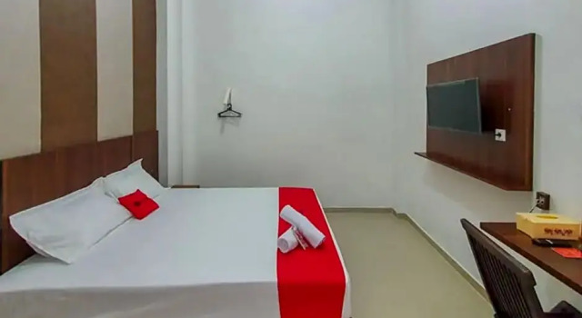 RedDoorz near Stasiun Purwosari, Buchen Sie Hotel Purwosari Central Java