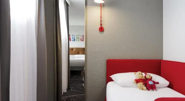 Четырёхместный семейный номер Standard ibis Styles Chartres Métropole