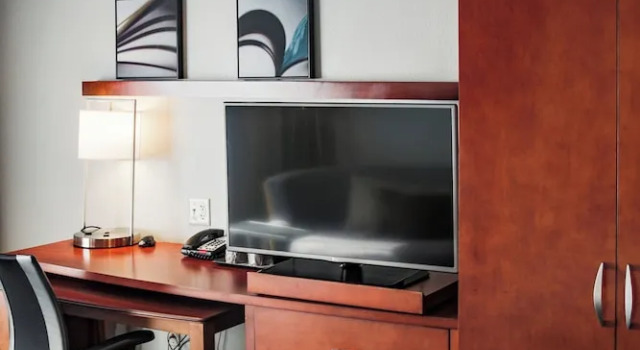Люкс c 1 комнатой Courtyard by Marriott Norman