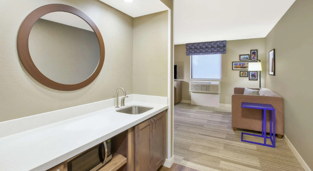 Четырёхместная студия Hampton Inn & Suites Oakwood Village-Cleveland