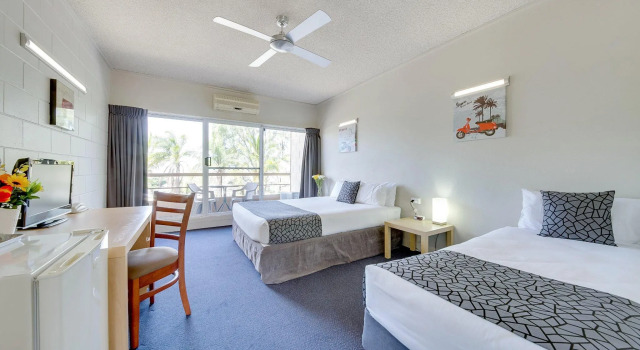 Camelot Motel, Book Motel Hoteller i South Gladstone med parkering, Parkering