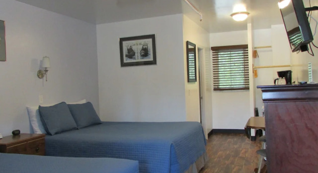 Четырёхместный номер Standard Creekwood Inn