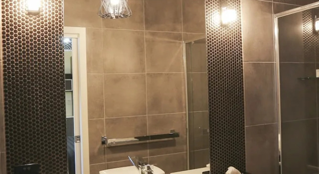 Люкс с балконом Indulge Apartments - CBD