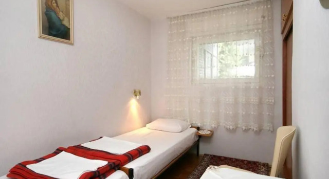 Apartments Ivy - 300 m from beach, Забронировать Апартаменты/квартира Отели Приморско-Горанской жупания с парковкой, Парковка