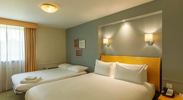 Семейный номер Standard Holiday Inn Brentwood by IHG