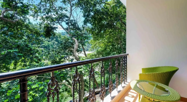 Люкс с балконом Summit By The Ganges Beach Resort & Spa- The Signature Collection