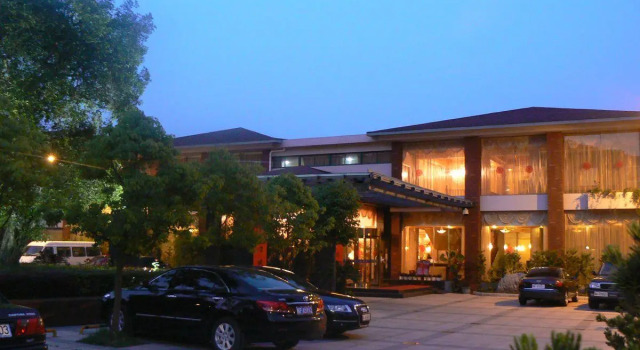 Люкс Executive Jingtingshan Resort Hotel