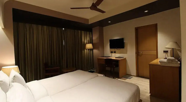Hotel Charan Plaza, Забронировать Отель Отели Лакхнау 3 звезды, 3*