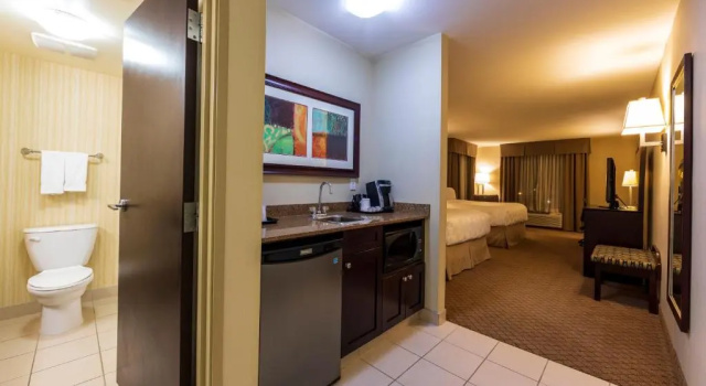 Номер Deluxe Holiday Inn Hotel and Suites-Kamloops by IHG